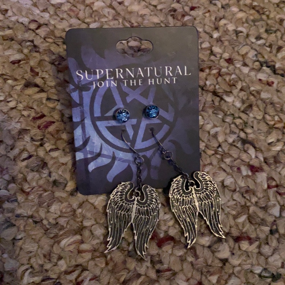 Hot topic supernatural Angel wing castiel earrings Halloween